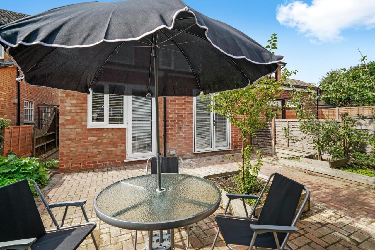 Boutique Heathrow Studio'S - Parking - Garden Apartment Harmondsworth Bagian luar foto