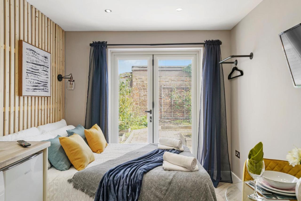 Boutique Heathrow Studio'S - Parking - Garden Apartment Harmondsworth Bagian luar foto
