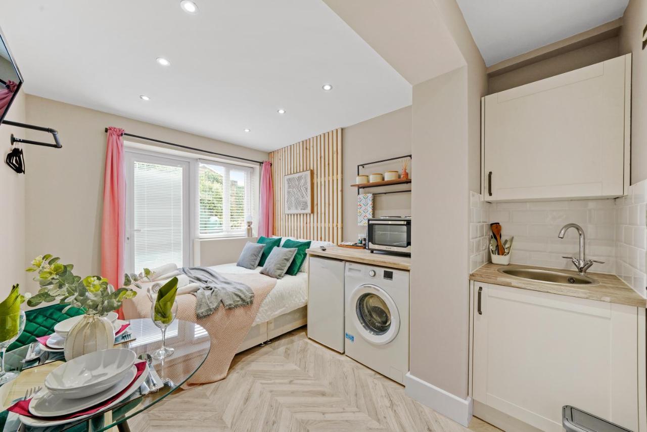 Boutique Heathrow Studio'S - Parking - Garden Apartment Harmondsworth Bagian luar foto