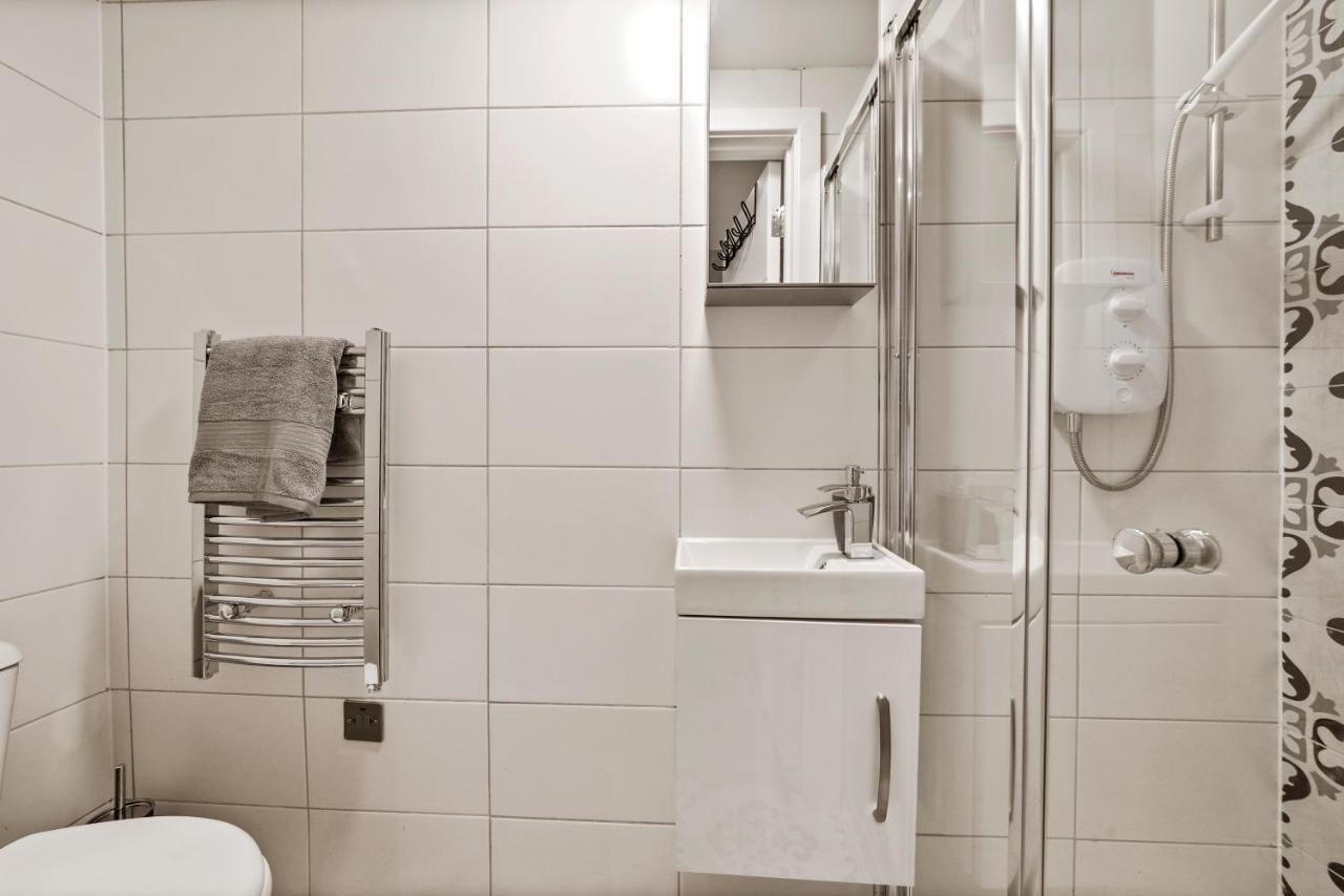 Boutique Heathrow Studio'S - Parking - Garden Apartment Harmondsworth Bagian luar foto