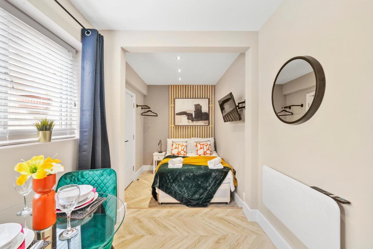 Boutique Heathrow Studio'S - Parking - Garden Apartment Harmondsworth Bagian luar foto