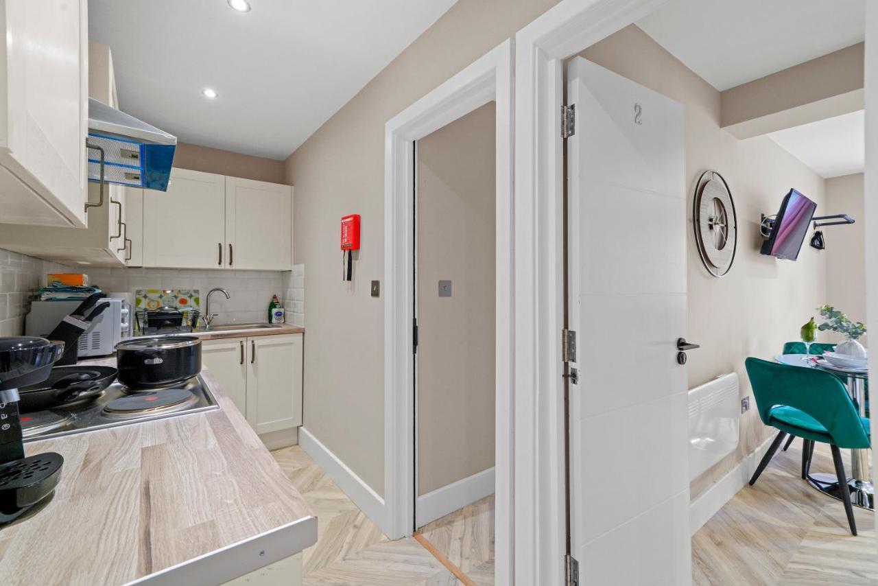 Boutique Heathrow Studio'S - Parking - Garden Apartment Harmondsworth Bagian luar foto