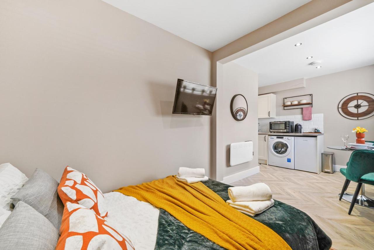 Boutique Heathrow Studio'S - Parking - Garden Apartment Harmondsworth Bagian luar foto