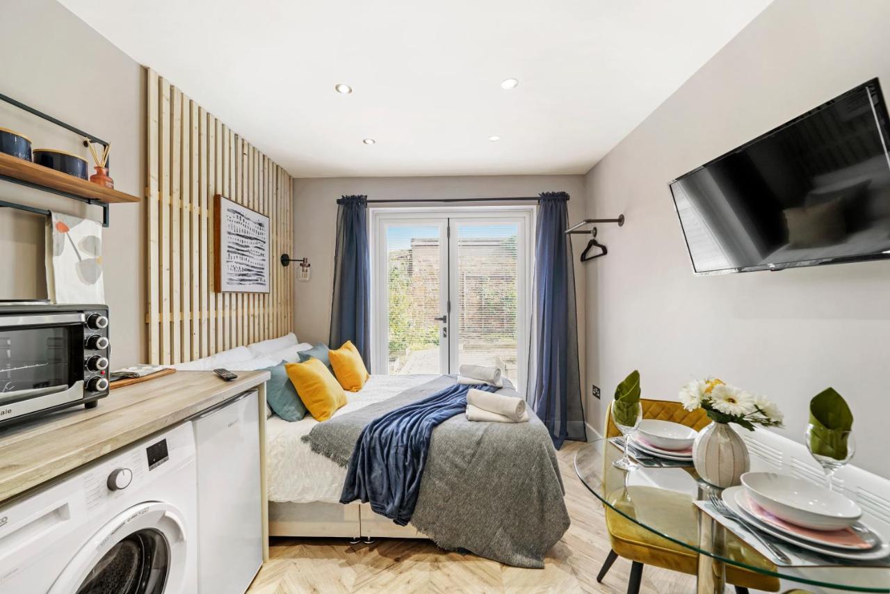Boutique Heathrow Studio'S - Parking - Garden Apartment Harmondsworth Bagian luar foto