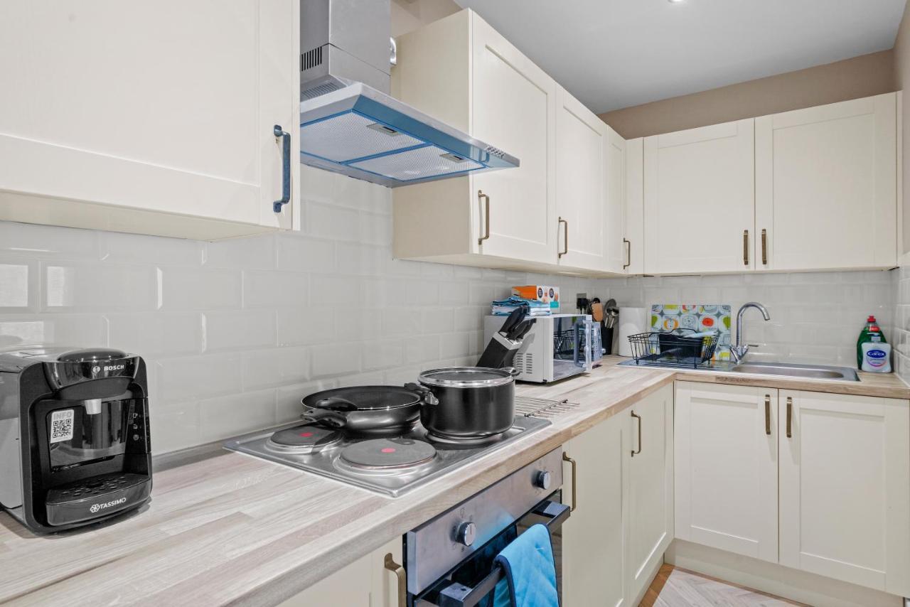 Boutique Heathrow Studio'S - Parking - Garden Apartment Harmondsworth Bagian luar foto