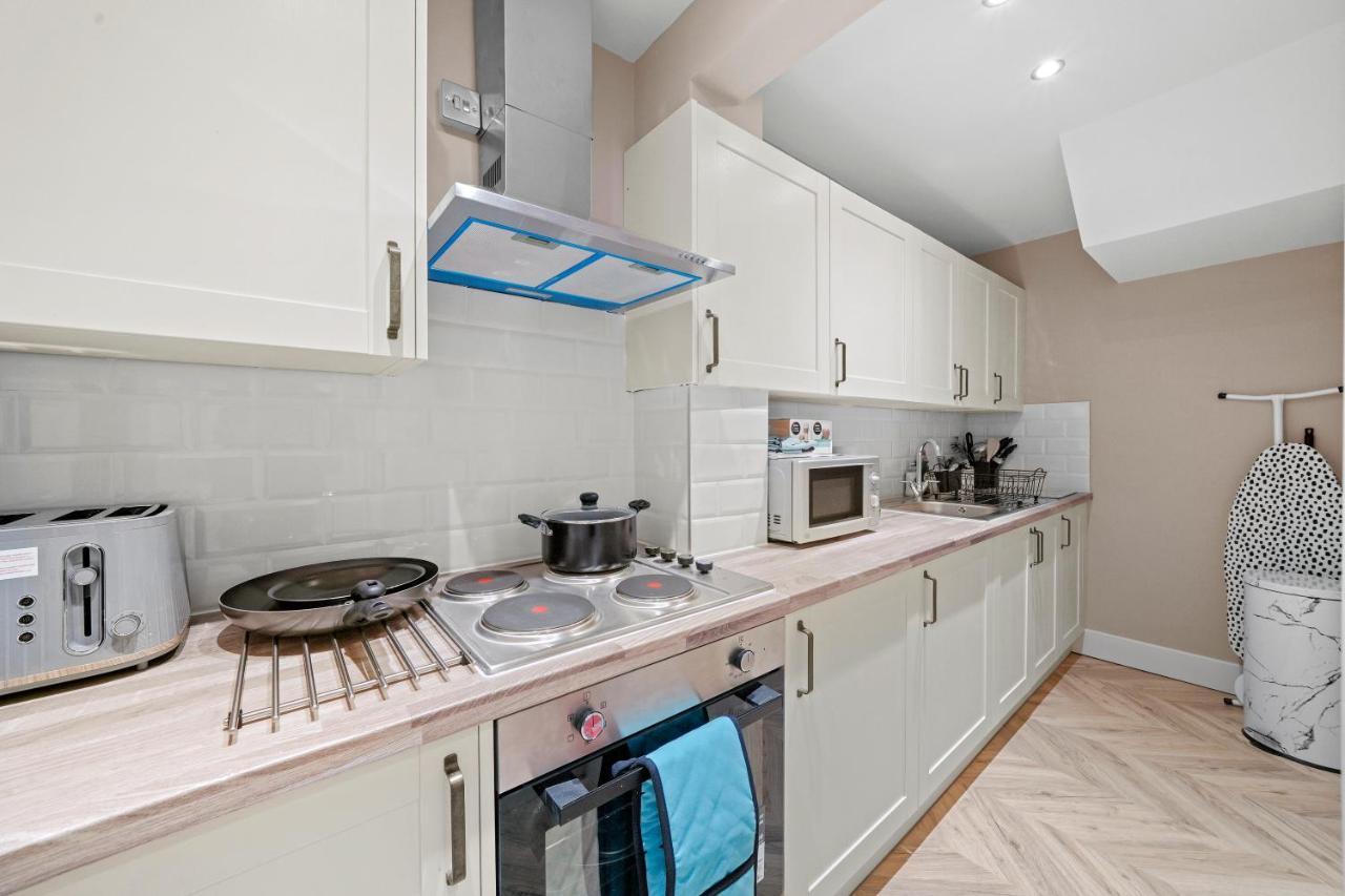 Boutique Heathrow Studio'S - Parking - Garden Apartment Harmondsworth Bagian luar foto
