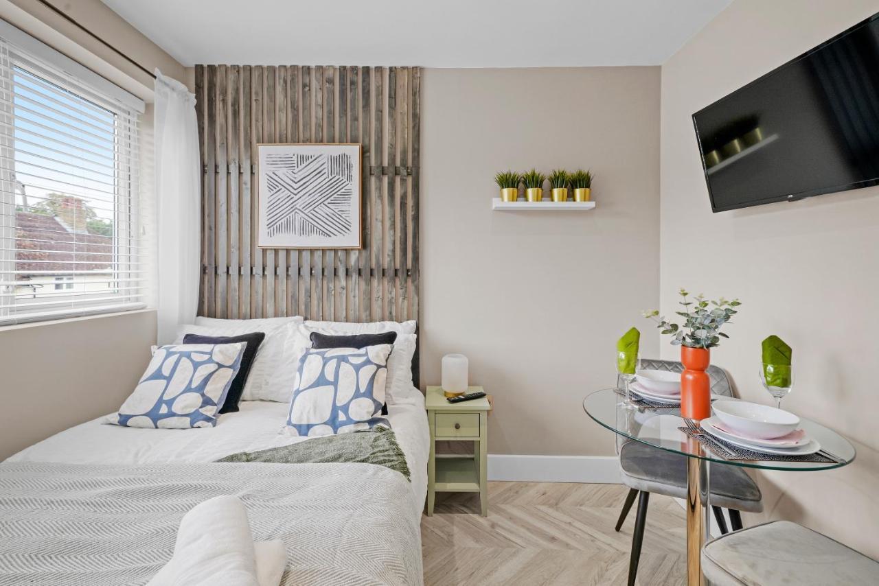 Boutique Heathrow Studio'S - Parking - Garden Apartment Harmondsworth Bagian luar foto