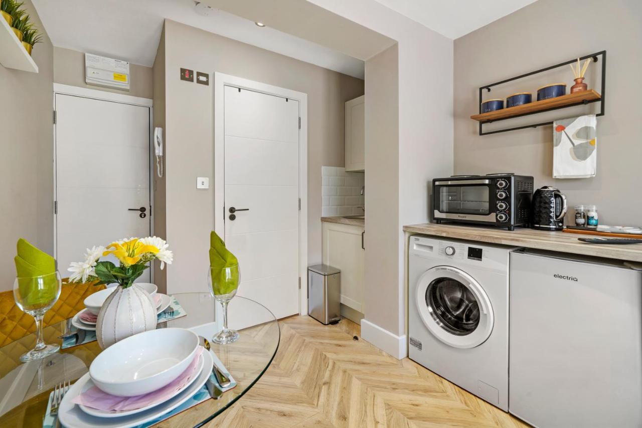Boutique Heathrow Studio'S - Parking - Garden Apartment Harmondsworth Bagian luar foto