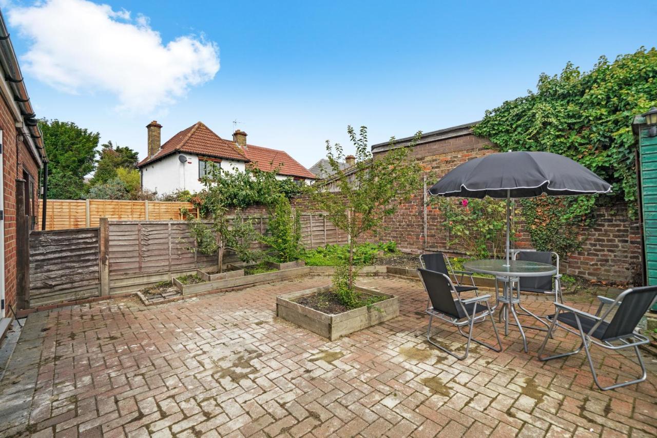 Boutique Heathrow Studio'S - Parking - Garden Apartment Harmondsworth Bagian luar foto