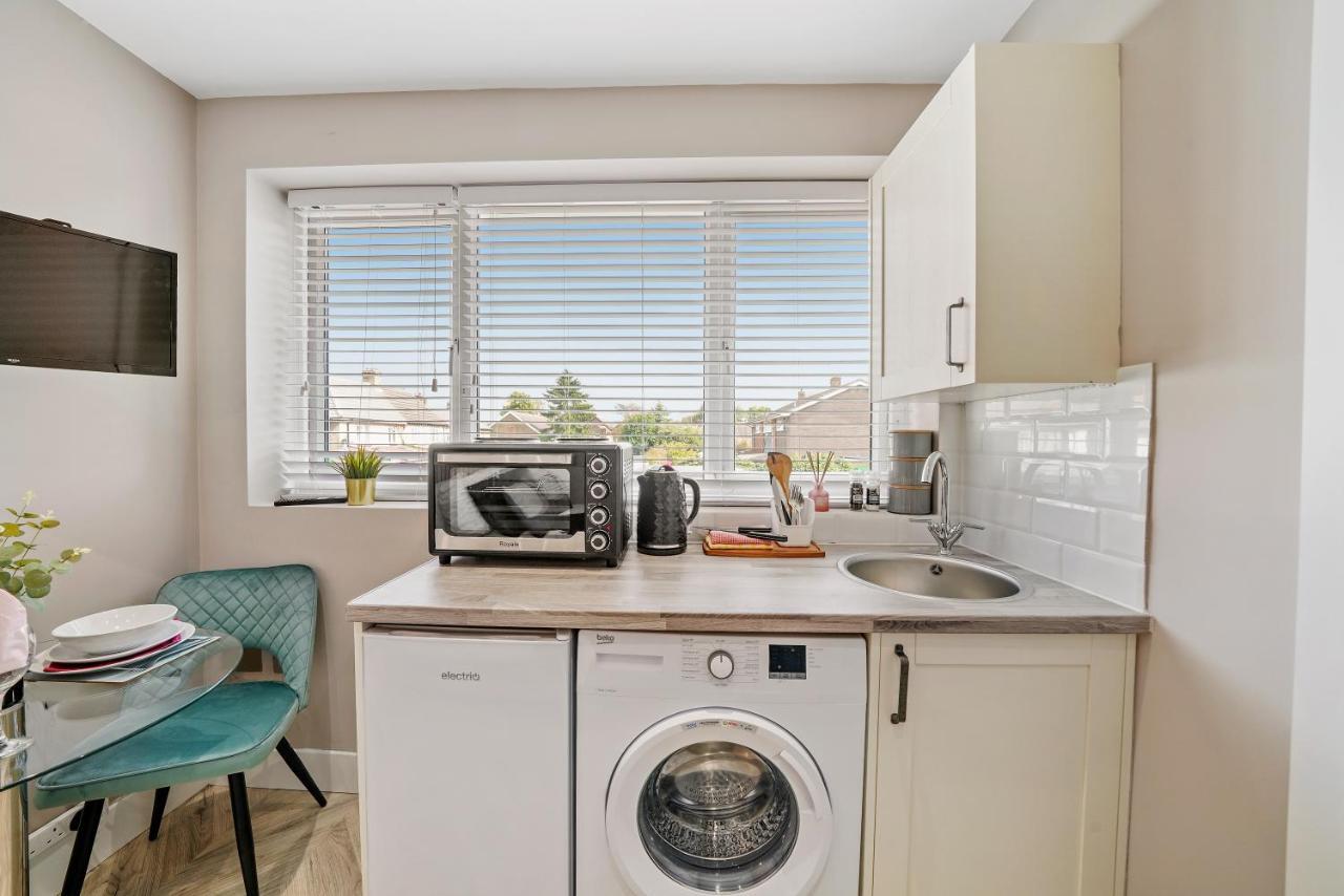 Boutique Heathrow Studio'S - Parking - Garden Apartment Harmondsworth Bagian luar foto