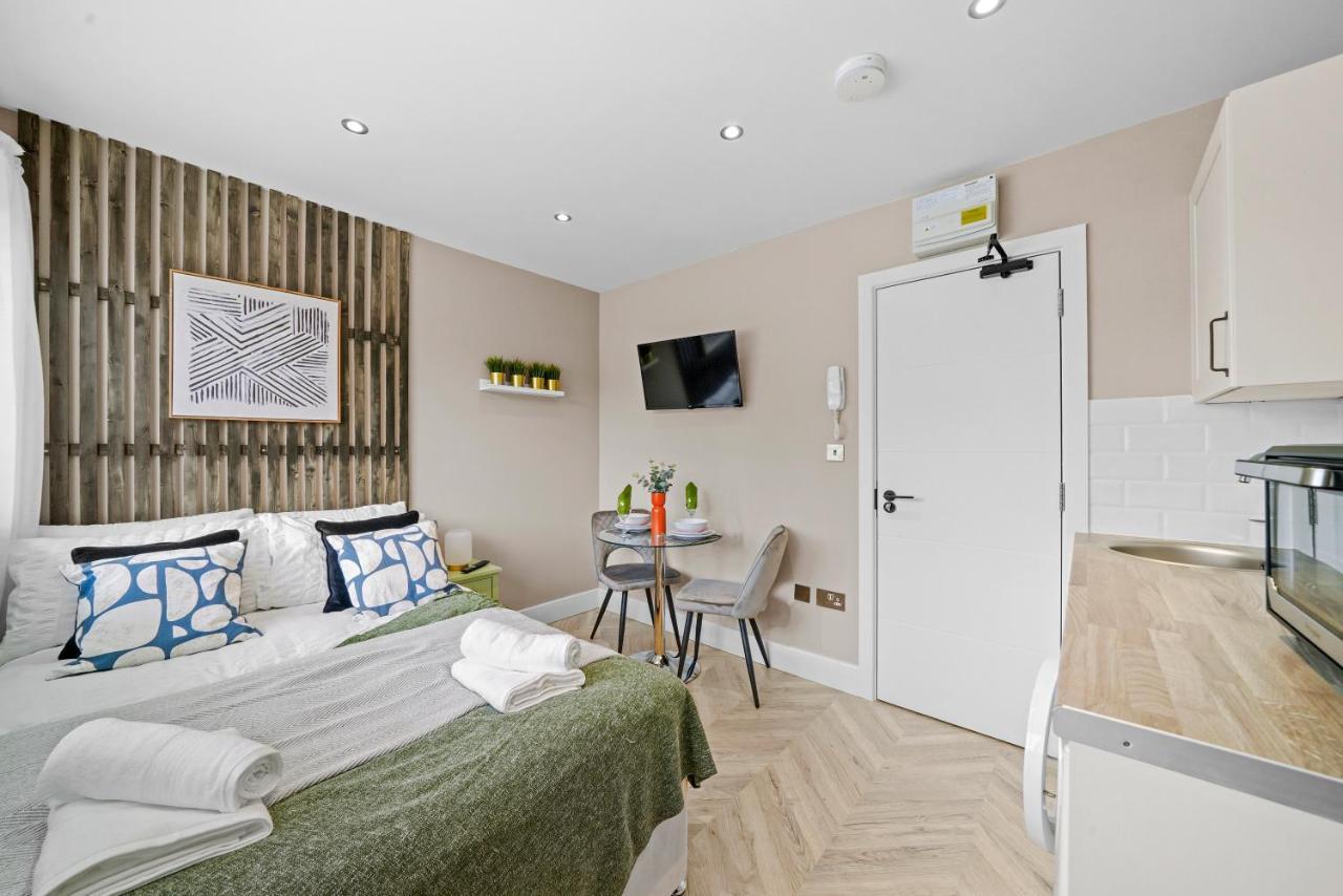 Boutique Heathrow Studio'S - Parking - Garden Apartment Harmondsworth Bagian luar foto