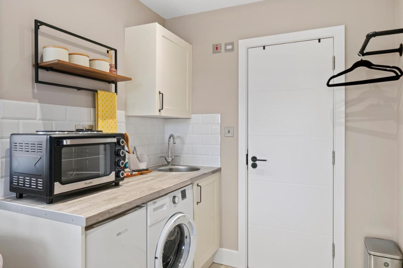Boutique Heathrow Studio'S - Parking - Garden Apartment Harmondsworth Bagian luar foto