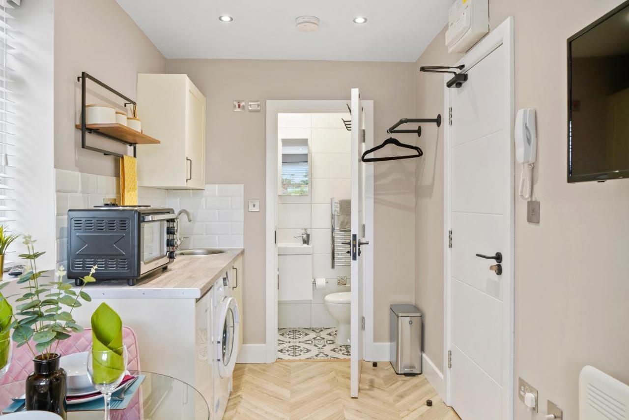 Boutique Heathrow Studio'S - Parking - Garden Apartment Harmondsworth Bagian luar foto