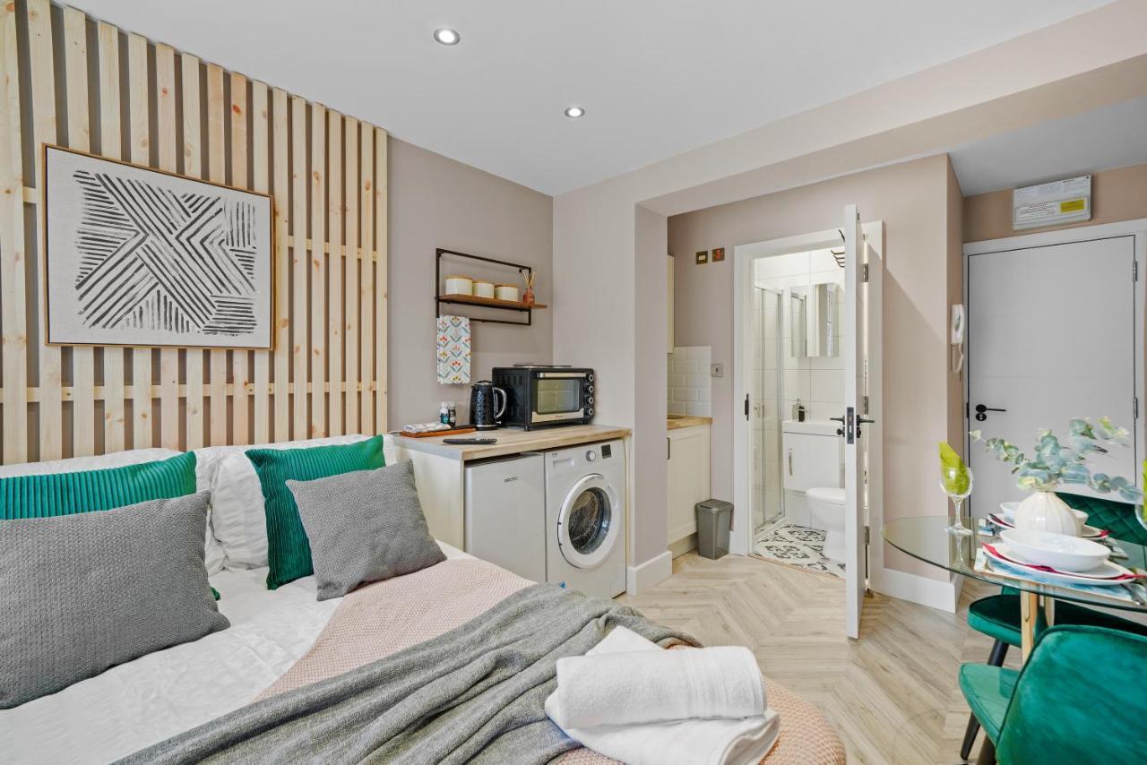 Boutique Heathrow Studio'S - Parking - Garden Apartment Harmondsworth Bagian luar foto