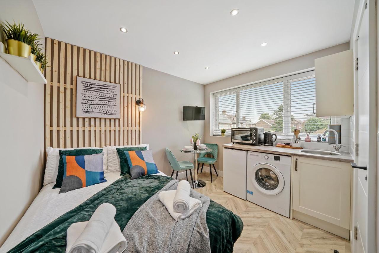Boutique Heathrow Studio'S - Parking - Garden Apartment Harmondsworth Bagian luar foto